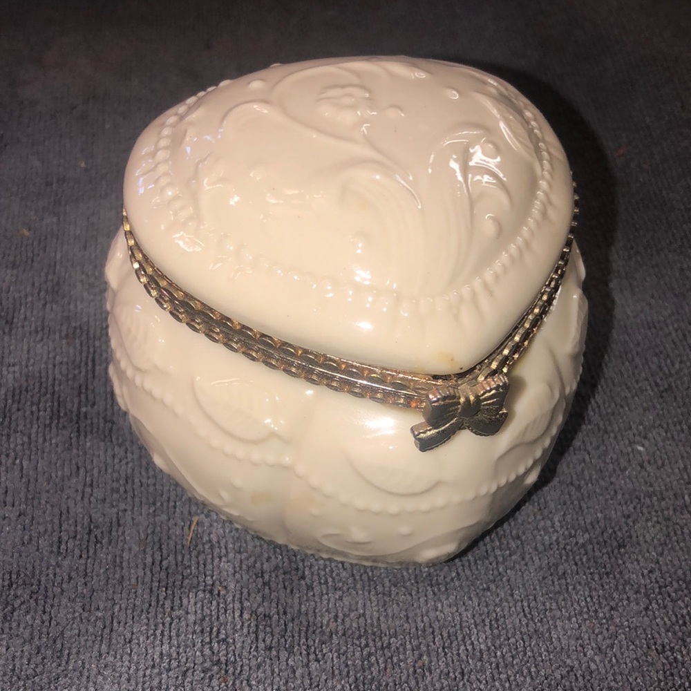 Vintage Heart Jewelry/trinket box